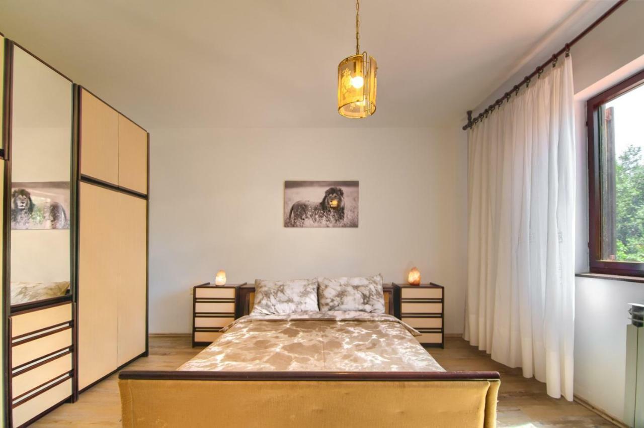Apartments Mare Pula Exterior photo